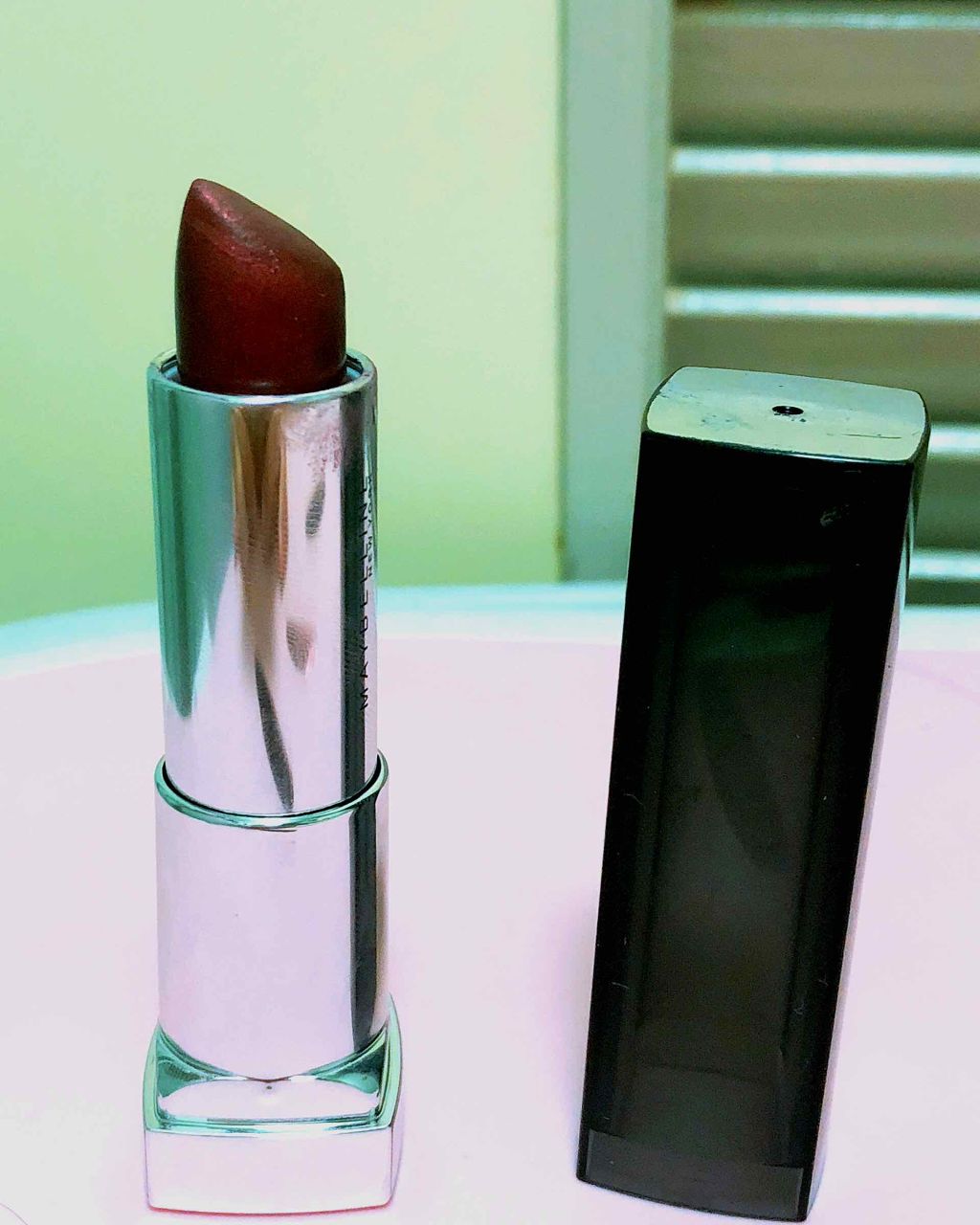 ☺︎ nachan ☺︎ on LIPS 「ブランド...Maybellineダークな赤で大人っぽい色。暗..」(1枚目)