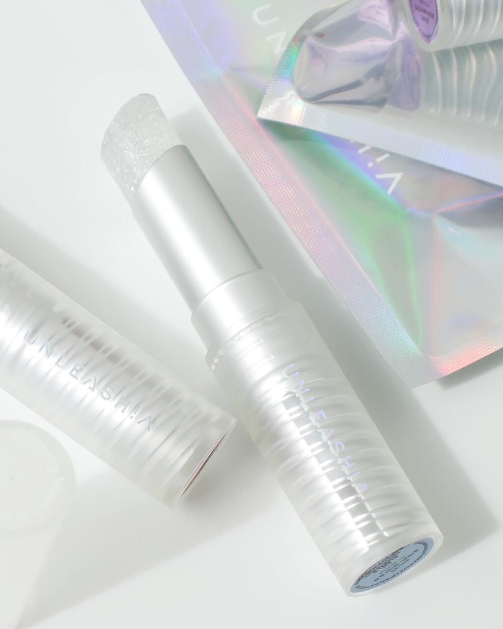 グリッタリーウェブリップバーム/unleashia/リップケアを使ったクチコミ（1枚目）