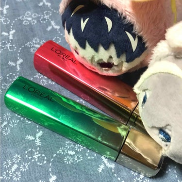 ロレアルパリ
ユイルカレス

811ピーチ
802ライムグリーン

完全にパケ買い😚お察し😚
でもユイルカレスは結構前におススメされたので、購入の機会を伺っていた。。。

ベタベタしたグロス系は苦手だけ