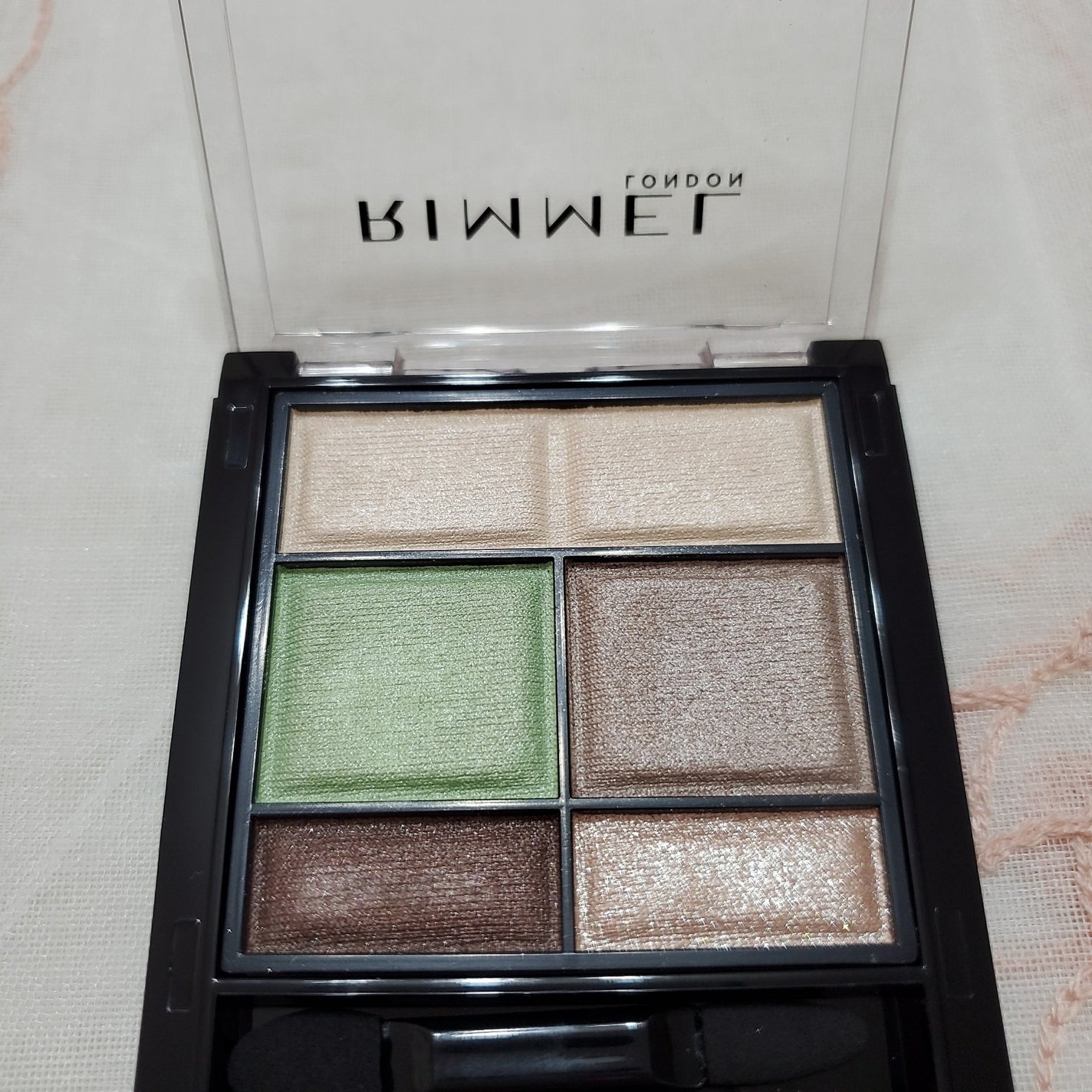 ワンダー スウィート アイシャドウ/リンメル ロンドン/アイシャドウパレットを使ったクチコミ(2枚目)