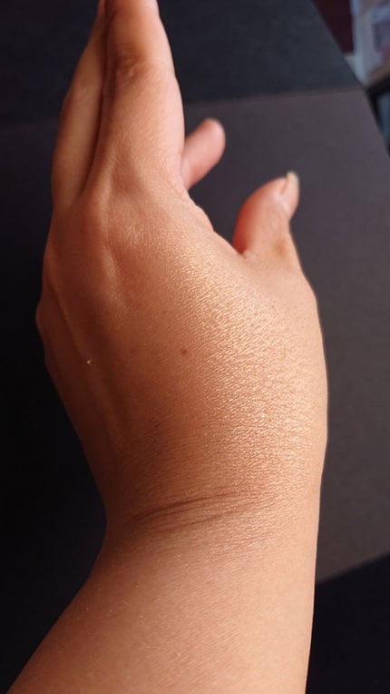 BECCA Gradient Glow Highlighter/BECCA/パウダーハイライトを使ったクチコミ(3枚目)