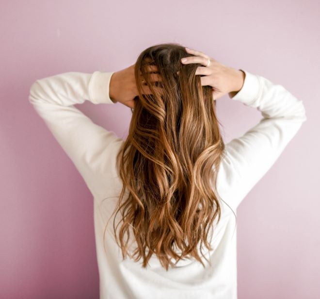 枝毛のヘアケアってどうすればいい?原因からお手入れ方法・美髪ケアにおすすめのトリートメント・ヘアオイルを紹介のサムネイル