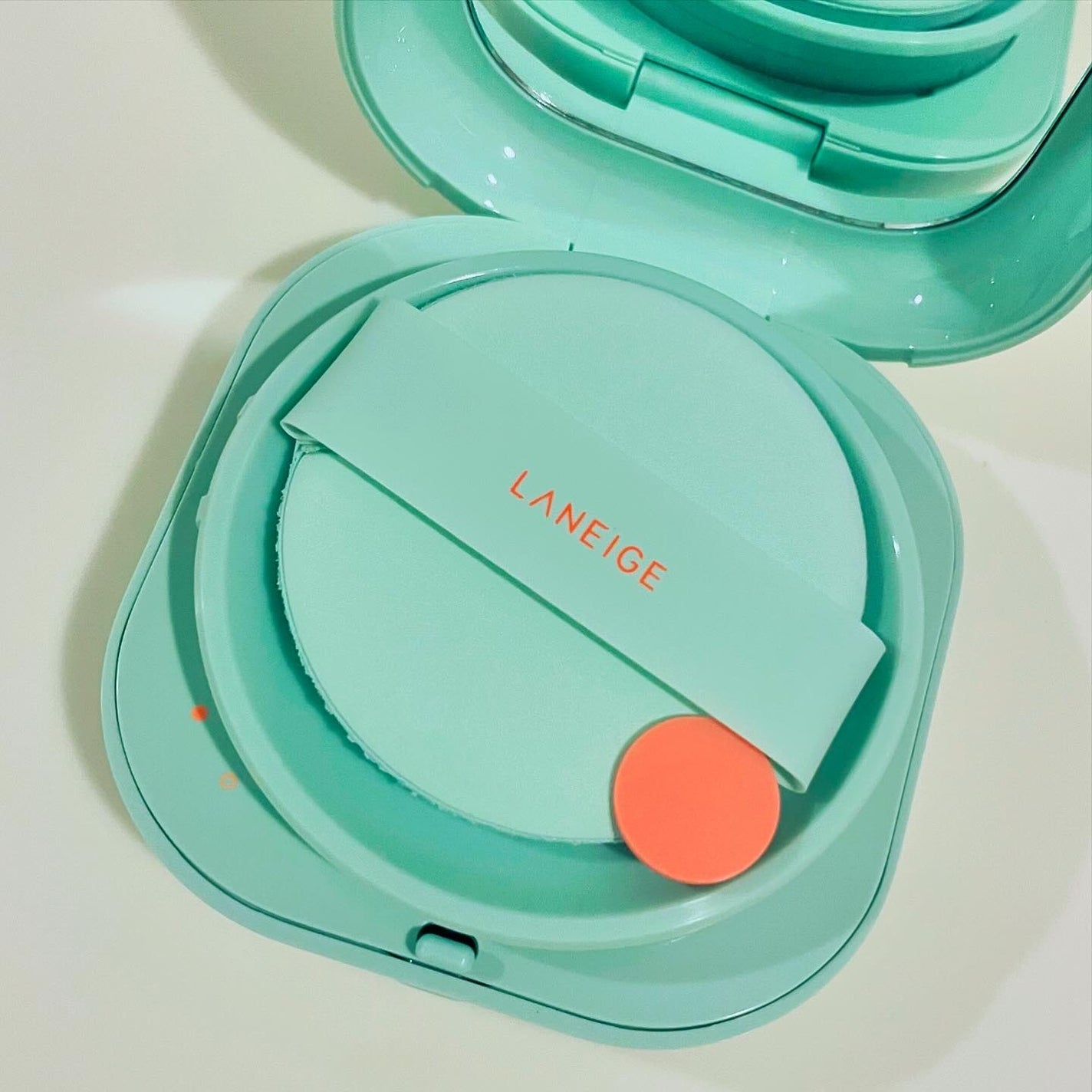 ネオ エッセンシャル フィニッシュパウダー/LANEIGE/ルースパウダーを使ったクチコミ(2枚目)