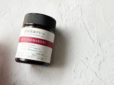 TUNEMAKERS 原液保湿クリームのクチコミ「少し固めのテクスチャー。
そんなに重めな感じではないです🐱

あまり伸びなくて肌なじみも悪く感.....」（1枚目）