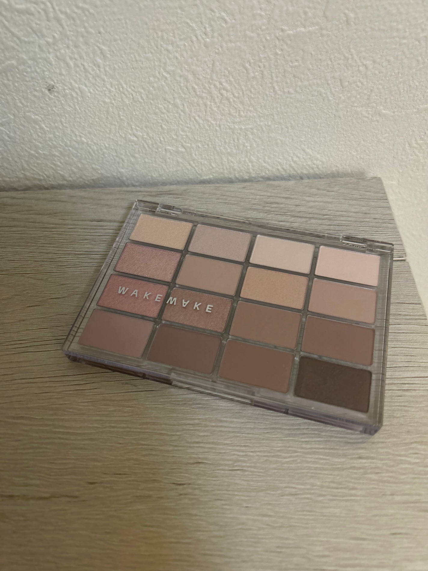 ソフトブラーリングアイパレット/wakemake/アイシャドウパレットを使ったクチコミ(1枚目)