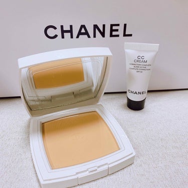 ル ブラン コンパクト ラディアンス 10 ベージュ/CHANEL/パウダーファンデーションを使ったクチコミ（2枚目）