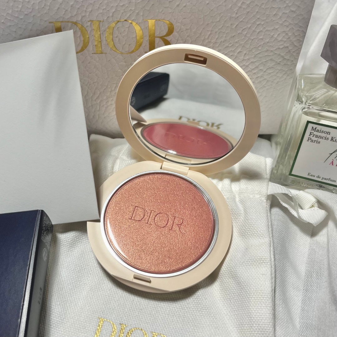 ディオールスキン フォーエヴァー クチュール ルミナイザー/Dior/プレストパウダーを使ったクチコミ（3枚目）