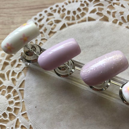 by Nail Labo カラージェルのクチコミ「【秋桜風 ネイル】秋分の日ということで🌸
久々にネイルラボのジェルを使ったら
結構寿命だった.....」(2枚目)