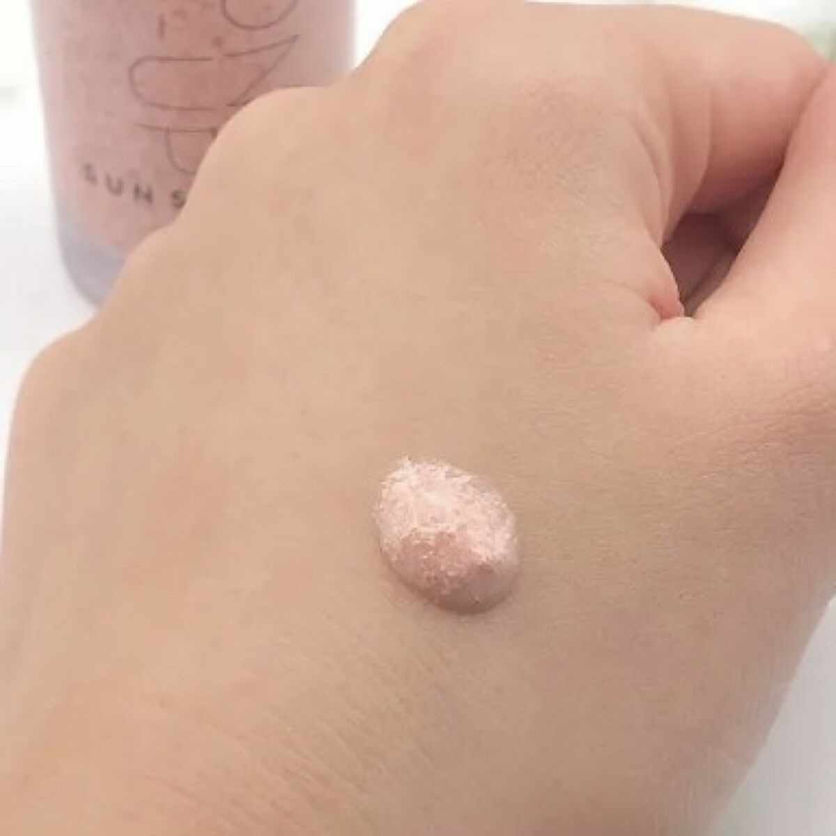 ビタミントーンアップサンセラム/VELY VELY/日焼け止めローションを使ったクチコミ（3枚目）