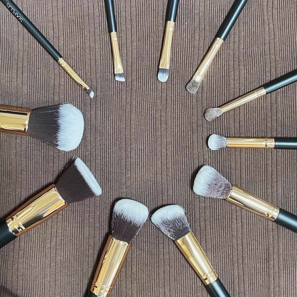 kiki@フォロバ on LIPS 「SIXPLUS貴族のゴールドメイクブラシついに気になっていたメ..」(1枚目)