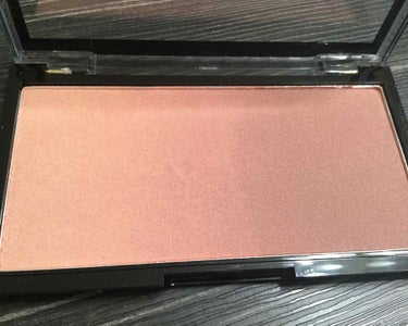 GRADIENT HIGHLIGHTER ROSE QUARTZ LIGHT/MAKEUP REVOLUTION/パウダーハイライトを使ったクチコミ（2枚目）