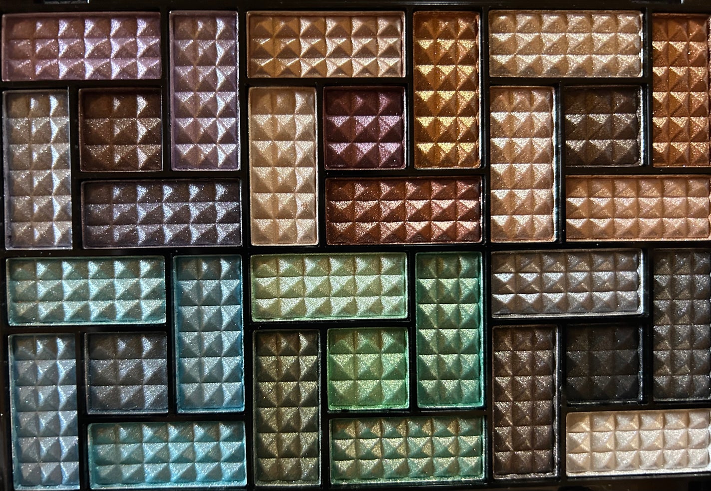 30COLORSEYESHADOWPALETTE/Dolly Angel/アイシャドウパレットを使ったクチコミ(1枚目)
