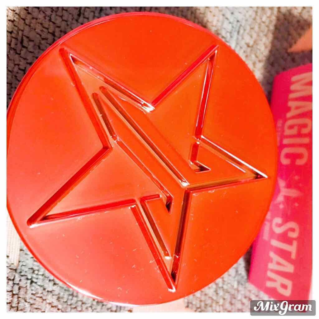 Jeffree Star Cosmetics Magic Star Setting Powderのクチコミ「入荷してもすぐに売り切れちゃう。
Magic Star Setting Powder の Fa.....」（2枚目）