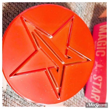 Jeffree Star Cosmetics Magic Star Setting Powderのクチコミ「入荷してもすぐに売り切れちゃう。
Magic Star Setting Powder の Fa.....」（2枚目）