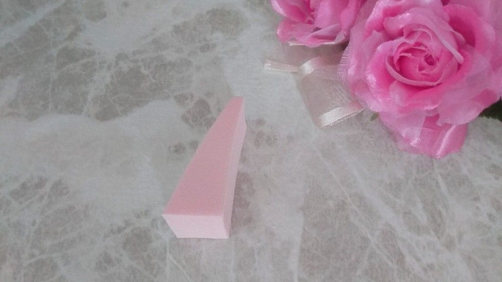 メイクアップスポンジ(バリューパック ウェッジ型 30個)/DAISO/パフ・スポンジを使ったクチコミ（2枚目）