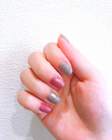 お久しぶりの投稿です☺️

今回はネイルについてです💅🏼
画像1枚目は2枚目の子たちを使用しました！
左から順に紹介していきます😏

○キャンメイク カラフルネイルズ N05
○ネイルホリック BE32