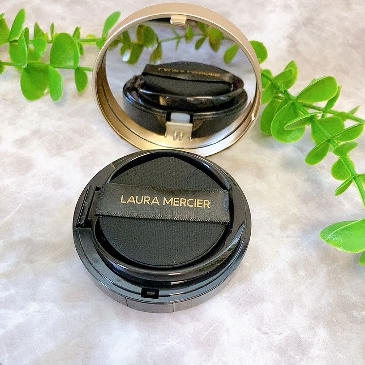 フローレス ルミエール ラディアンス パーフェクティング クッション/ローラ メルシエ/クッションファンデーションを使ったクチコミ(2枚目)