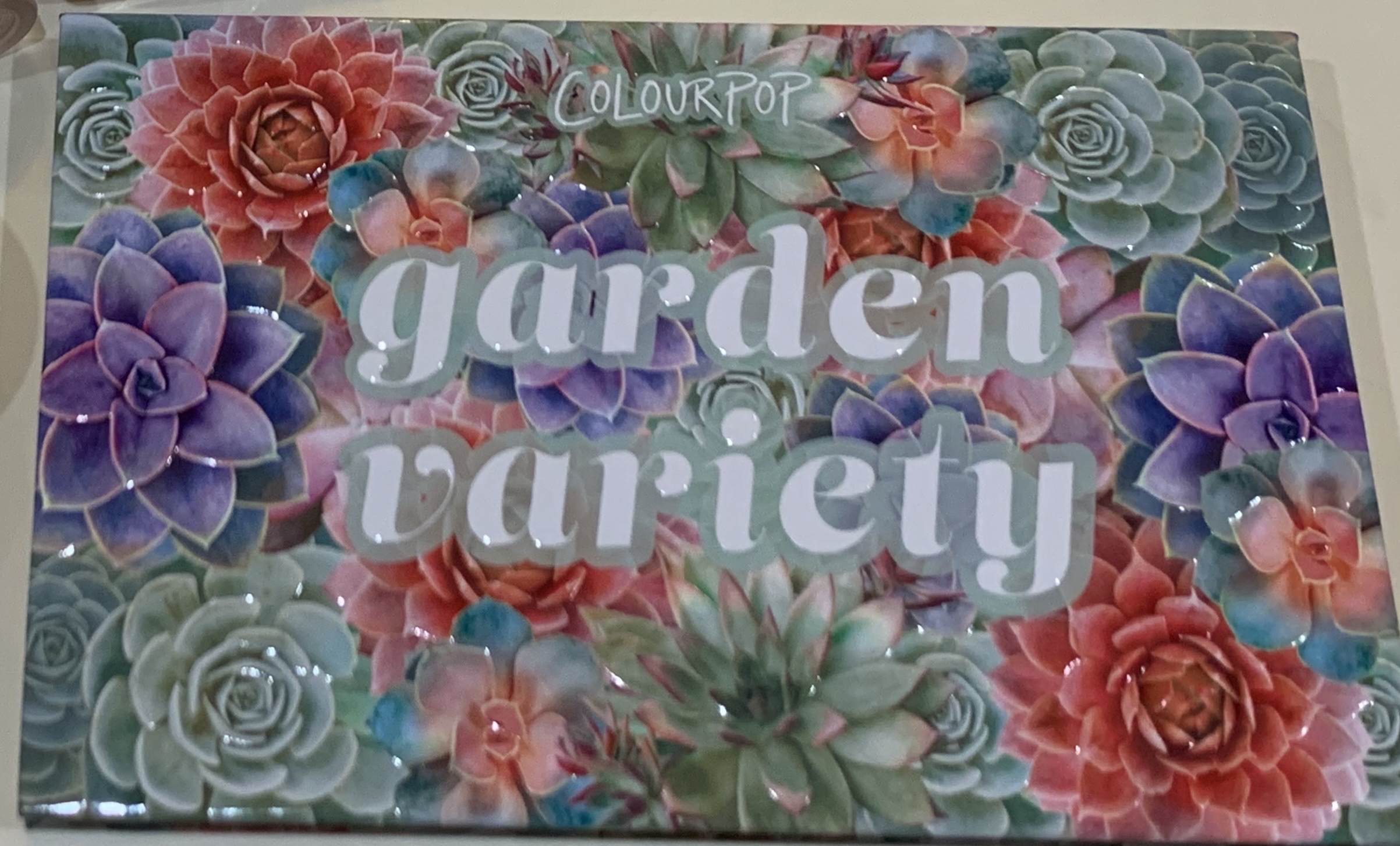 ColourPop ガーデン バラエティ アイシャドウ パレットのクチコミ「
ColourPop
pressed powder pallete
garden variet.....」（2枚目）