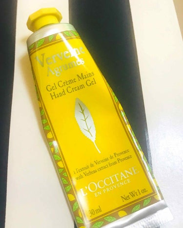 L'OCCITANE
シトラスヴァーベナ アイスハンドクリーム 30ml

定番のヴァーベナシリーズから夏季になると出てくるシトラスヴァーベナ🍋🍃(恋シトラス)

タピオカパウダー配合でサラサラ手肌♪♪