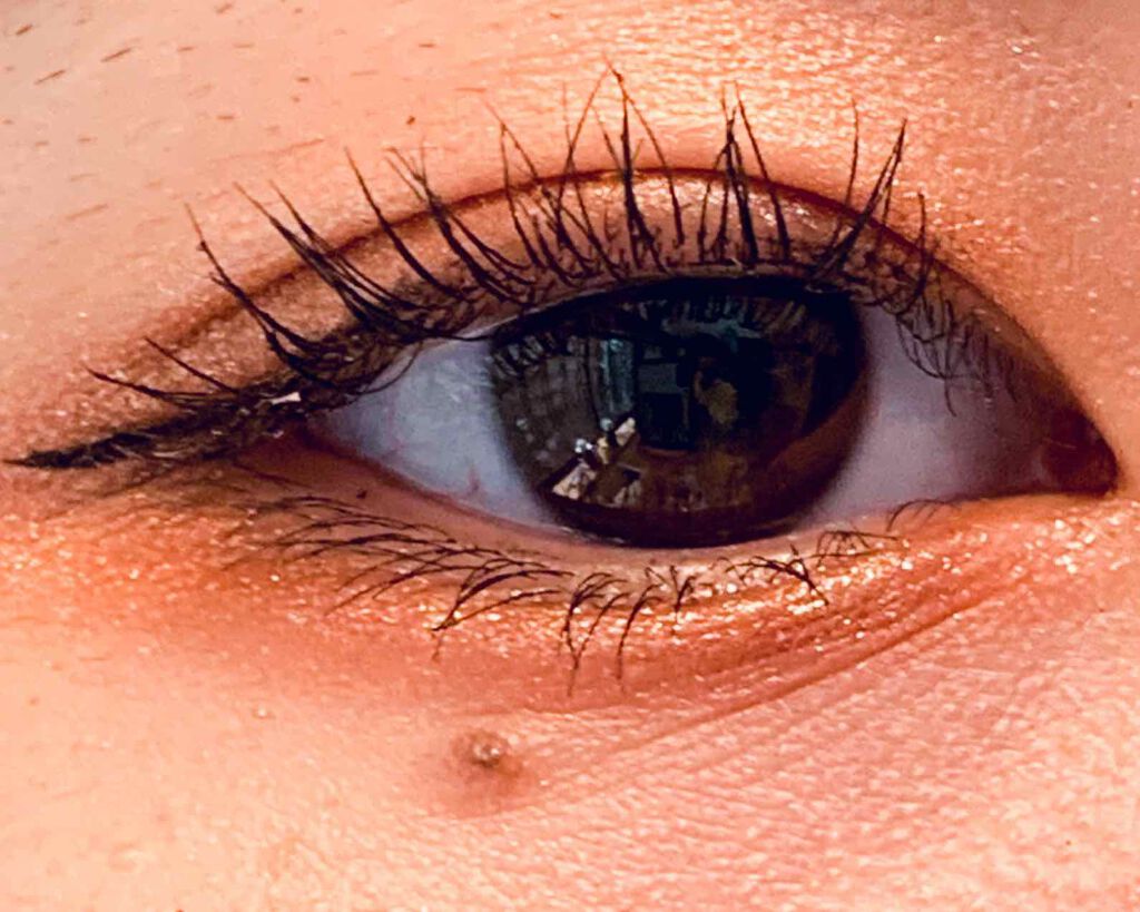 AKANE on LIPS 「初めててわからないことがたくさんですがメイクやヘアアレンジでし..」(1枚目)