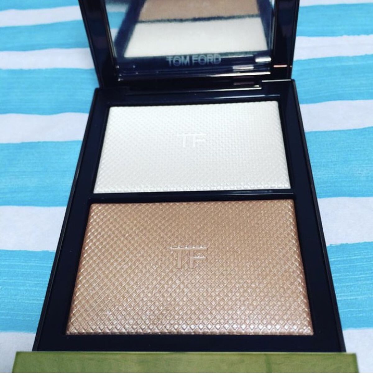 スキン イルミネイティング パウダー デュオ 01 ムードライト/TOM FORD BEAUTY/プレストパウダーを使ったクチコミ（1枚目）