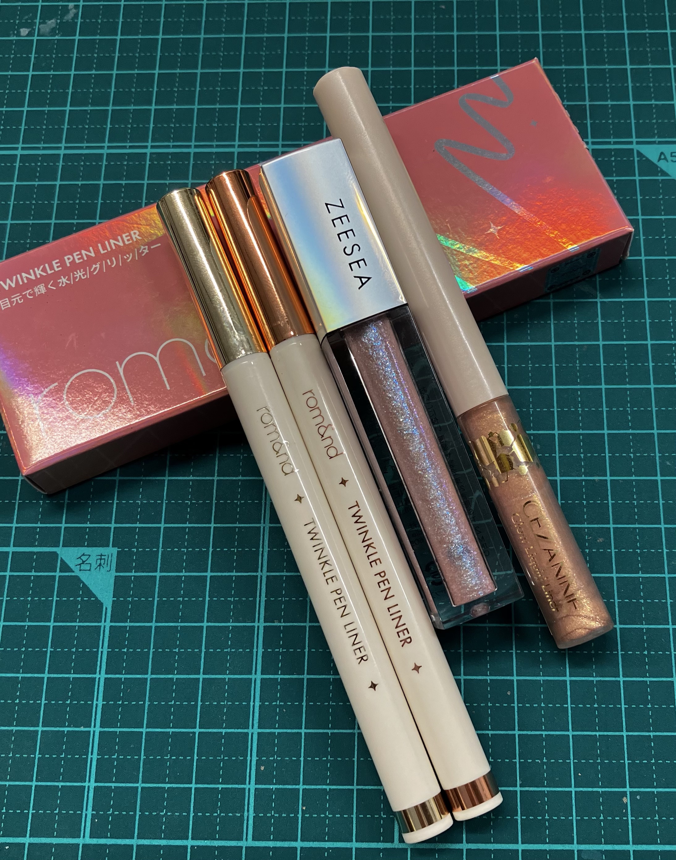 ダイヤモンドシリーズ 星空リキッドアイシャドウ/ZEESEA/リキッドアイシャドウを使ったクチコミ（1枚目）