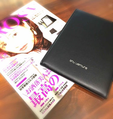 &ROSYの9月号の付録に惹かれて、
久しぶりに雑誌を買いました！！(いつもはタブレット派)

シュウ ウエムラのレザー調の折りたたみ高級大型ガラスミラー！

これがすごい！！👏✨
本当に付録？？？と思