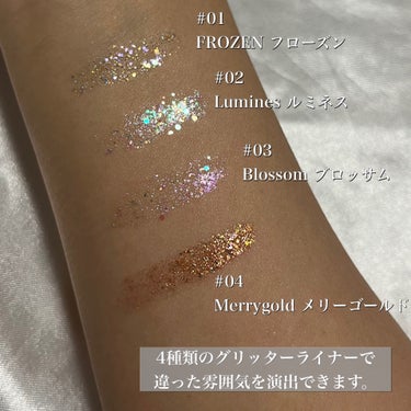 ＼主役級！／宝石グリッター💎✨️‧.｡.:*･:.

✂ーーーーーーーーーーーーーーーーーーーー

BLING GLOW
ブリングリキッドグリッターライナー

────────────

刺激のないウォーターベースに
微細レインボーグリッターと大型粒子ダイアモンドグリッターで
特別さを募る4種グリッターコレクション


✼••┈┈••✼••┈┈••✼••┈┈••✼••┈┈••✼


#01 FROZEN フローズン

美しくで冷たいシルバー粒子と
オパールグリッターに超微細ピーチゴールドを
バッググラウンドとして、さらに優雅で
深さのあるカラーを作り出しました。


#02 Lumines ルミネス

綺麗なダイアモンドホワイトトーンを
作る為に、ほんの少し
グリーン、ブルー、バイオレットオパールカラーで
綺麗な輝きを作り出すことに
重きを置きました。


#03 Blossom ブロッサム

ラブリーでロマンティックな 雰囲気を作り出すために、
ブルーカラーは出来るだけ減らし、
ほのかなライトピンクと
バイオレットオパールグリッターで
一層可愛くて愛しさを作ってくれる
ピンクベースのグリッターです。


#04 Merrygold メリーゴールド

セクシーなバーニングゴールドとピーチゴールド、 
玲瓏たるオパールクリスタルで混合され、
元気で活力が溢れる自身感の表現に
不足感のないカラーです。


✼••┈┈••✼••┈┈••✼••┈┈••✼••┈┈••✼

箱から可愛くてついついパシャリ📸

まるで宝石のような輝きのグリッター💎✨️

上まぶたに乗せて指で叩きながらブレンディングすると
ほのかなブリンクグリッターメイクが完成✨

涙袋にチョンチョンと軽く付けるのももちろん可愛い🥰

密着力も高くとにかくキラッキラで美しい仕上がり✨️

────────────

今回はBeauti Topping様より商品提供いただきました🙇🏻‍♀️‪‪🙇🏻‍♀️

気になった方は是非チェックしてみてください😊✨

#ブリングロウ #Bling Glow #グリッターライナー #ラメライナー #涙袋ライナー #涙袋メイク #ラメ

────────────


ここまでご覧頂いた方ありがとうございます！🙇🏻‍♀️‪‪🙇🏻‍♀️

少しでも参考にしていただければ嬉しいです🕊️


✂ーーーーーーーーーーーーーーーーーーーー

 #Qoo10メガ割  #ラメグリッター祭り の画像 その2