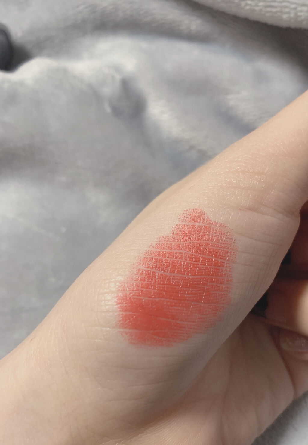 ジルスチュアート リップブロッサム ベルベット 02 dancing poppy/JILL STUART/口紅を使ったクチコミ（2枚目）