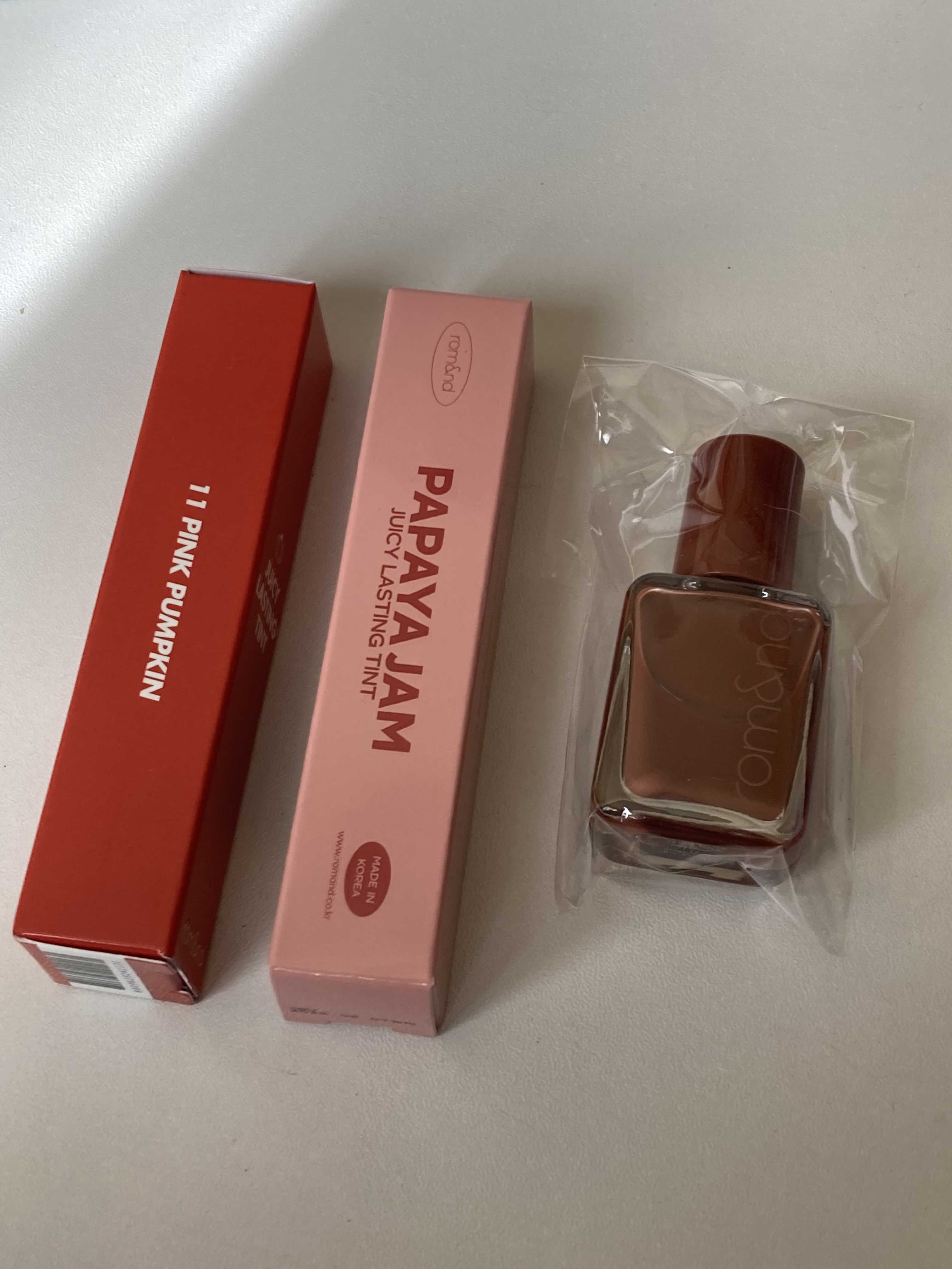 ジューシーラスティングティント/rom&nd/リップティントを使ったクチコミ（2枚目）