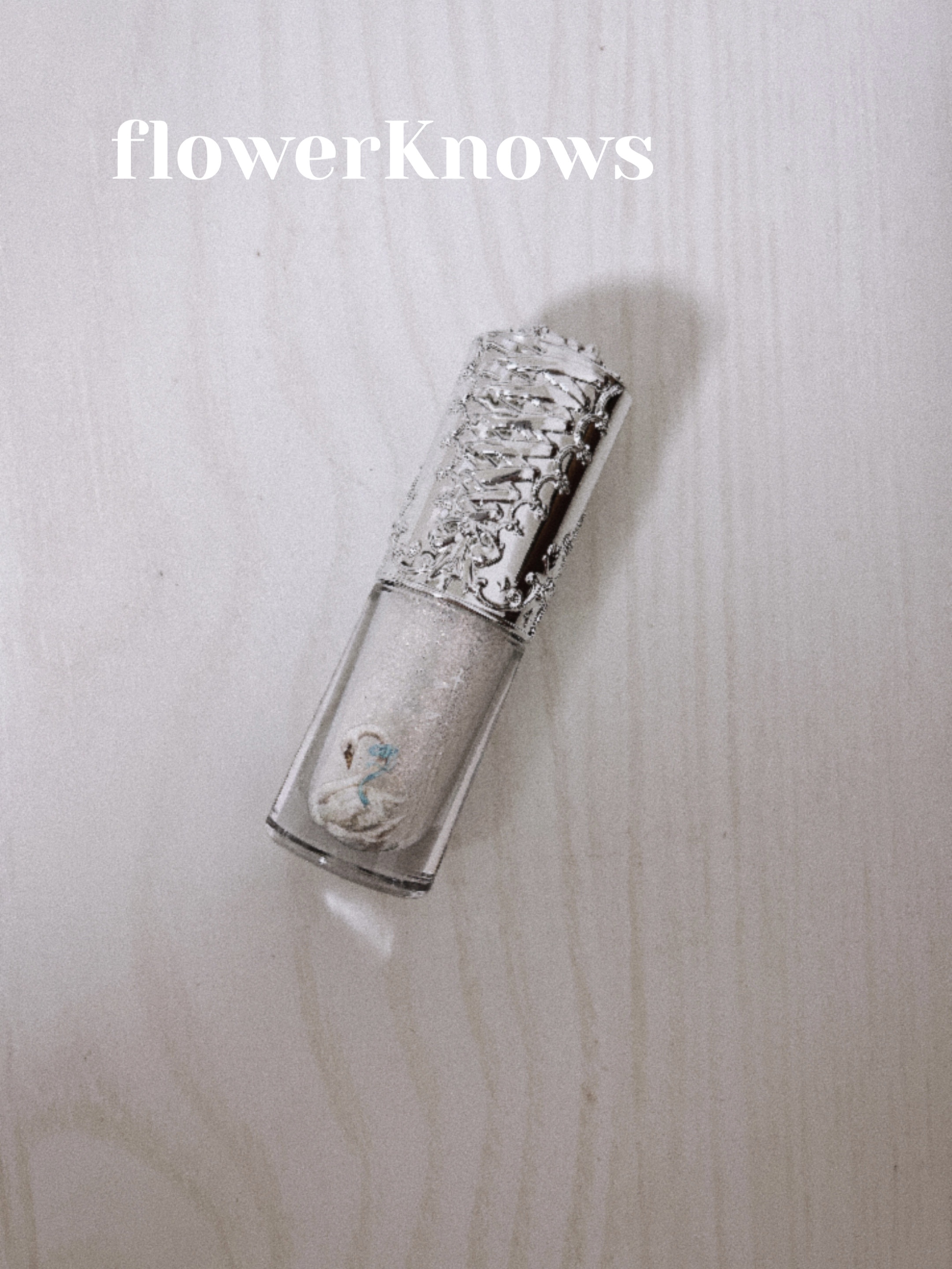 フラワーノーズ スワンバレエシリーズ リキッドアイシャドウ 04 パーフェクトブロッサム/FlowerKnows/リキッドアイシャドウを使ったクチコミ（1枚目）