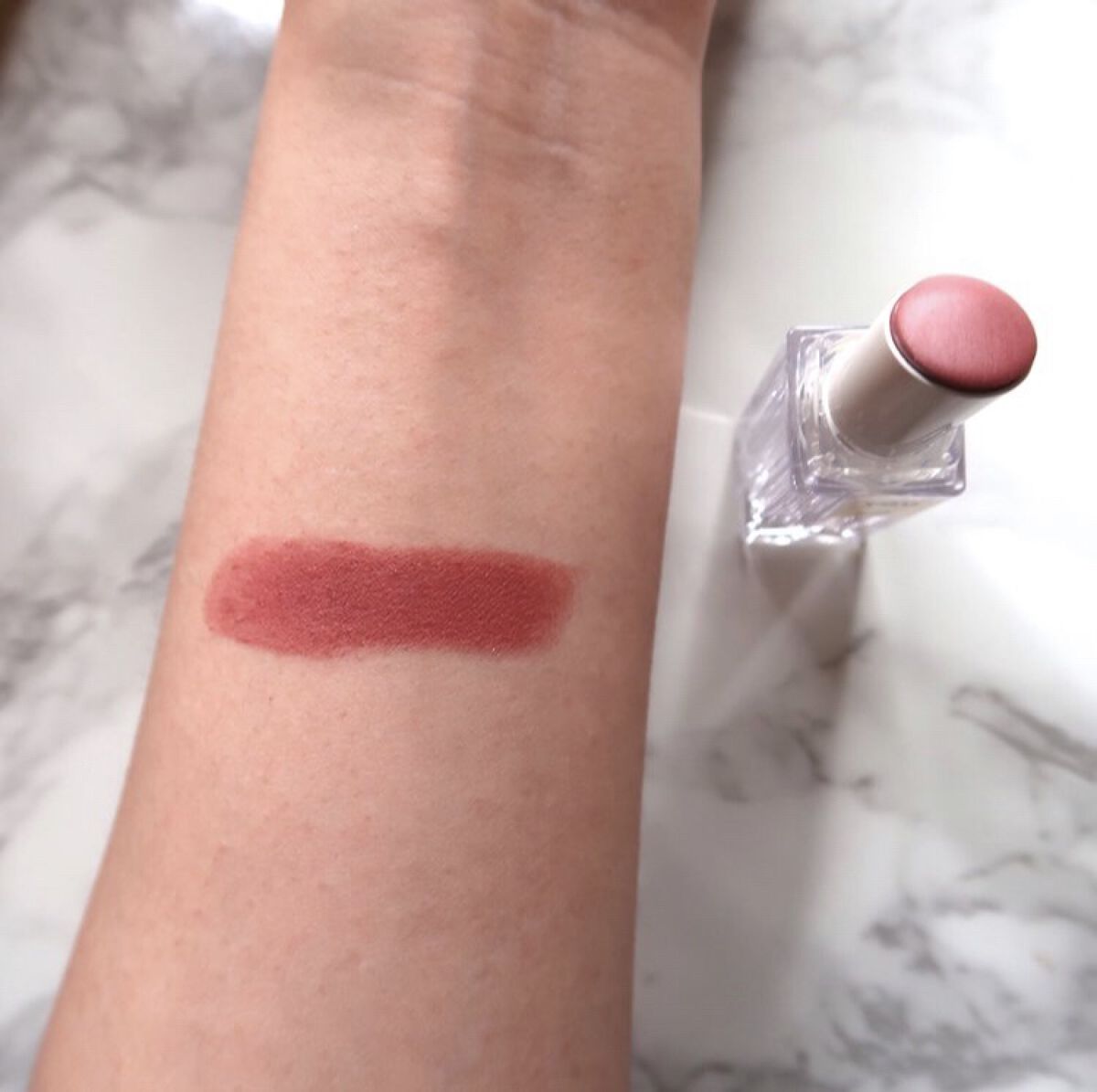 38℃/99℉ LIPSTICK  ＜YOU＞/UZU BY FLOWFUSHI/口紅を使ったクチコミ（2枚目）