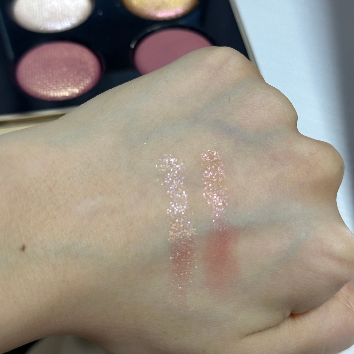 リュクス アイシャドウ クォード グロウ ウィズ ラブ コレクション/BOBBI BROWN/アイシャドウパレットを使ったクチコミ(3枚目)