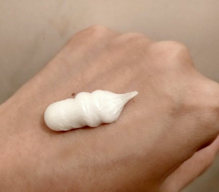 ミキモト コスメティックス ムーンパール クレンジングフォームのクチコミ「きめ細かな泡で、
うるおいを守りながら洗い上げる洗顔フォーム✨
オシャレな見た目のクレンジ.....」(2枚目)