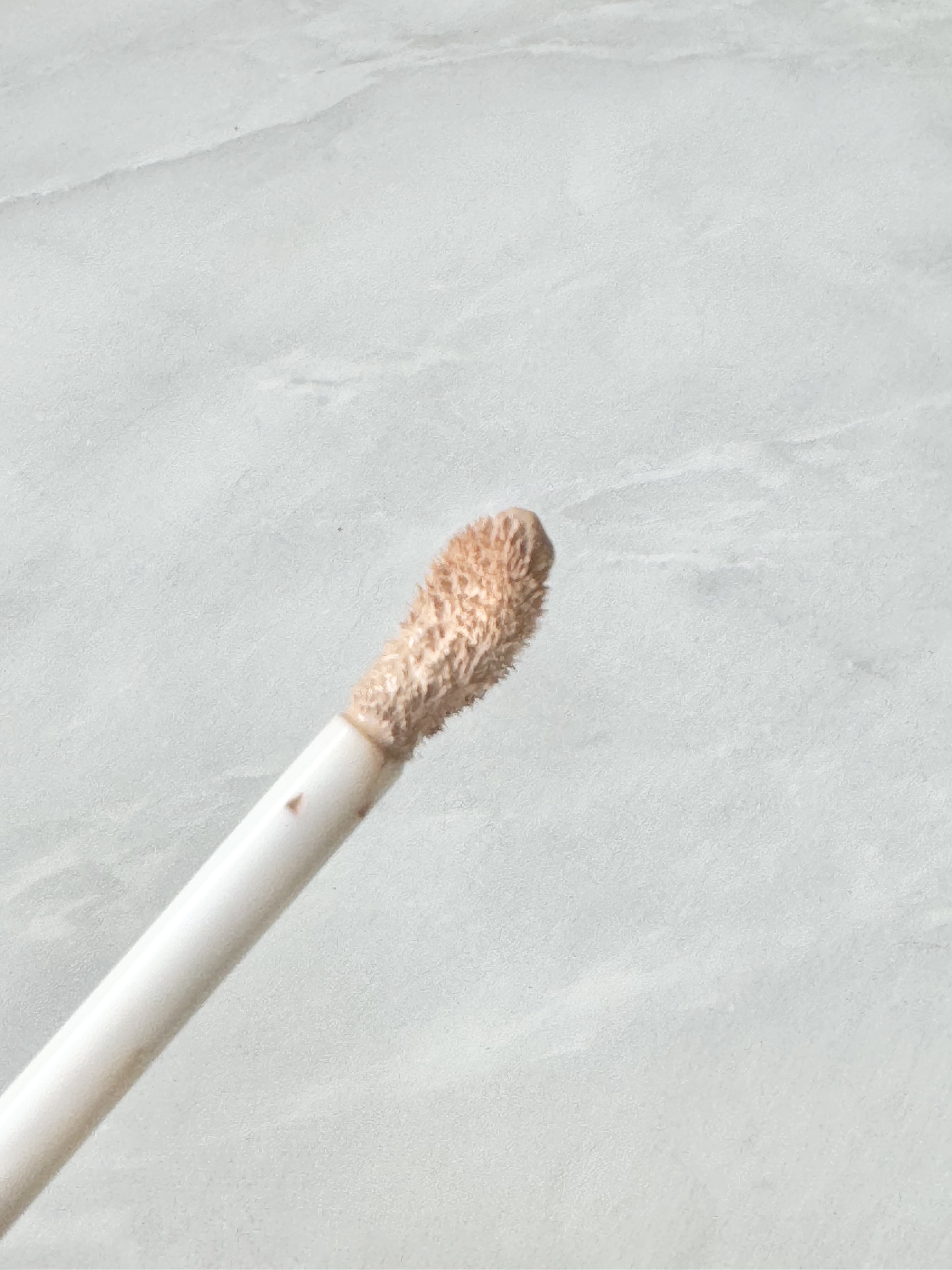 リアル フローレス ウェイトレス パーフェクティング コンシーラー/ローラ メルシエ/リキッドコンシーラーを使ったクチコミ（3枚目）