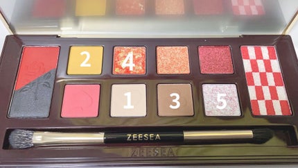アリスドリームランドシリーズ 12色アイシャドウパレット(ZEESEA×大英博物館)/ZEESEA/アイシャドウパレットを使ったクチコミ(2枚目)