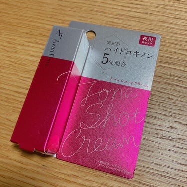 アバンタイム トーンショットクリーム

→　注目の成分、安定型ハイドロキノン(SHQ-1)を5％配合したポイントケア用クリーム。いつものお手入れにプラスして、気になるシミに使いました。テクスチャーとして