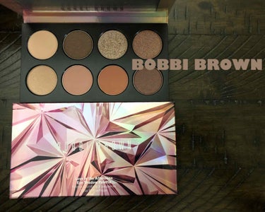 BOBBI BROWN

LOVE IN THE AFTERNOON 
EYE SHADOW PALETTE 

ボビーブラウン
昔から地味〜に好きで
あ、アイライナー出た時くらいかな？

なんか気にな