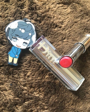 Diorアディクトリップスティック💄✨

750を買いました！人生初のデパコス🥰
パケの高級感にテンション上がる！
友達が使ってて色も可愛いしツヤ感もあってラメがキラキラしててめっちゃ可愛くてずっと欲し