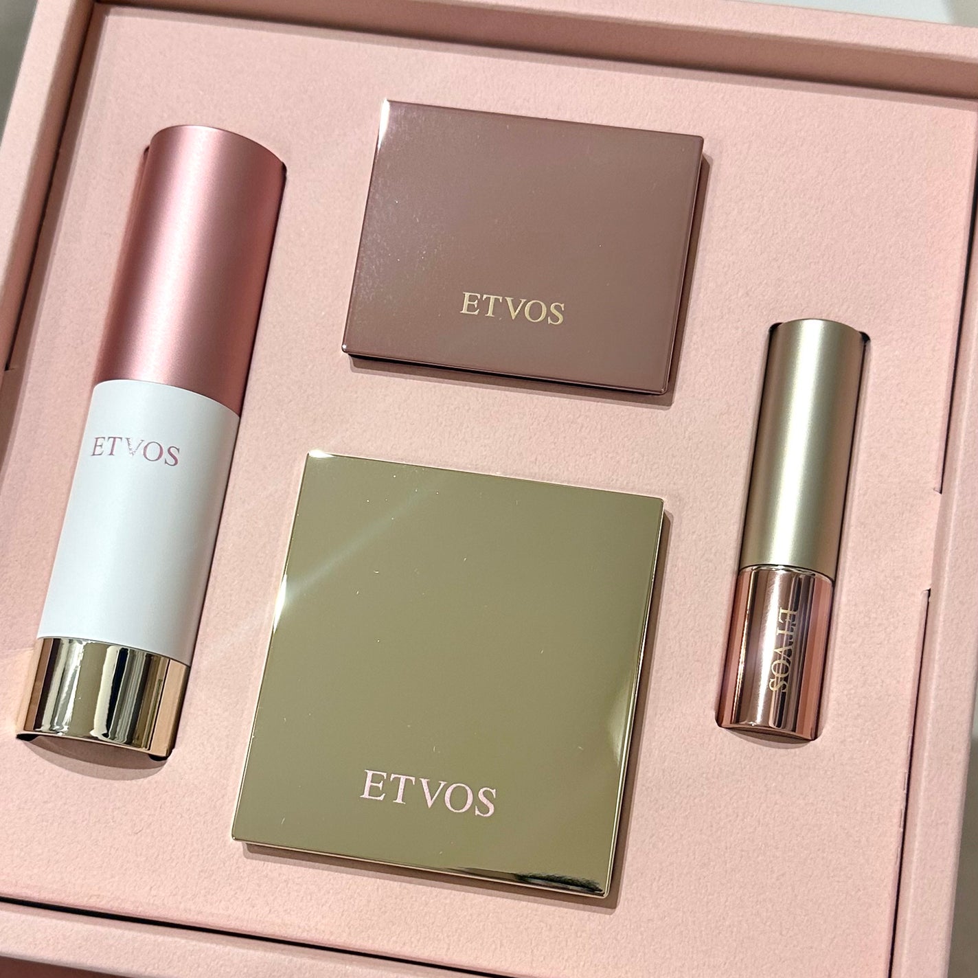 ホリデーコフレ2023〈ジョイピンク〉/エトヴォス/メイクアップキットを使ったクチコミ(3枚目)