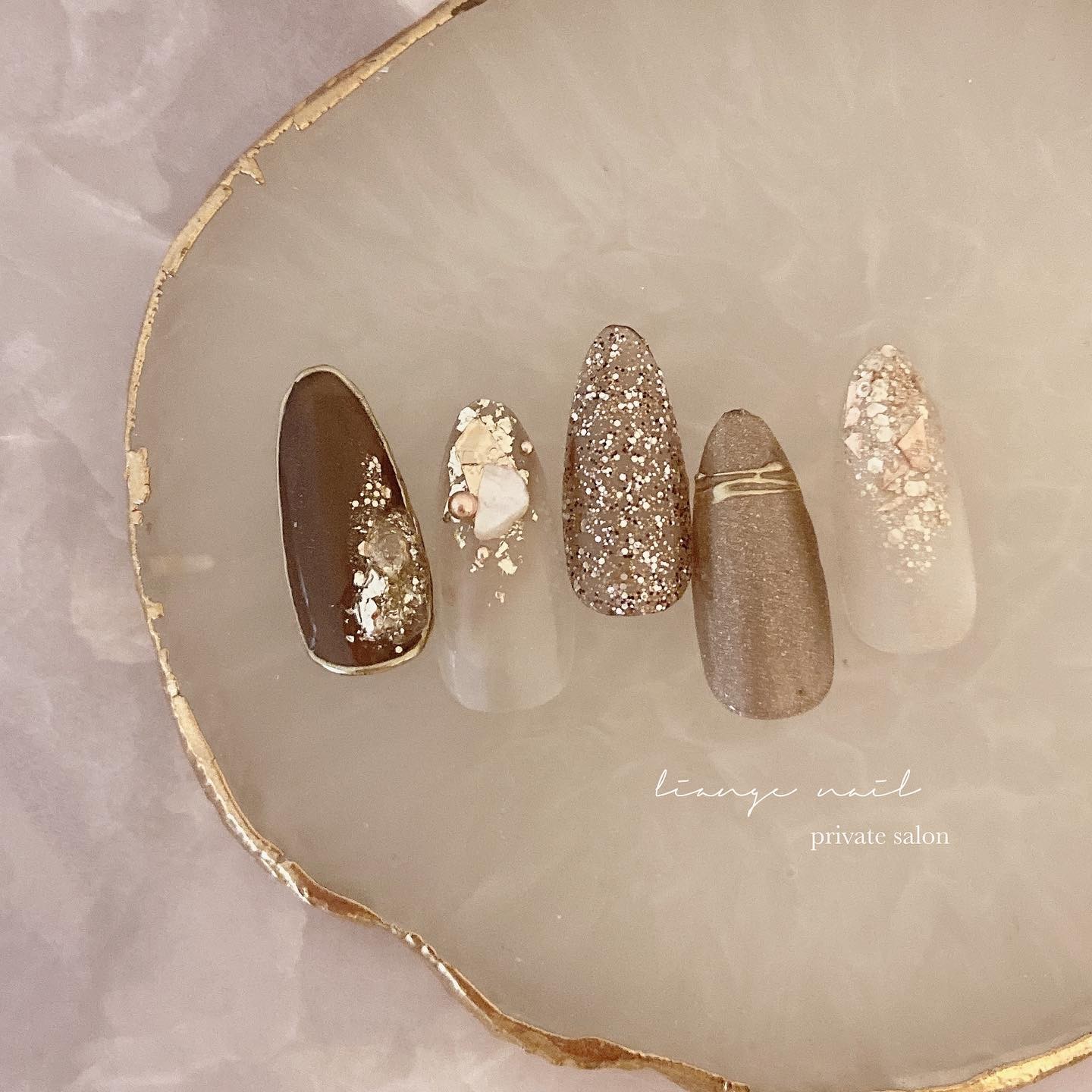 #リアンジェネイル,#柏ネイル,#ネイル,#ニュアンスネイル,#大人ニュアンスネイル,#シェルネイル,#ミラーネイル,#冬ネイル,#ブラウンネイル,#グリッターネイルのネイルデザイン