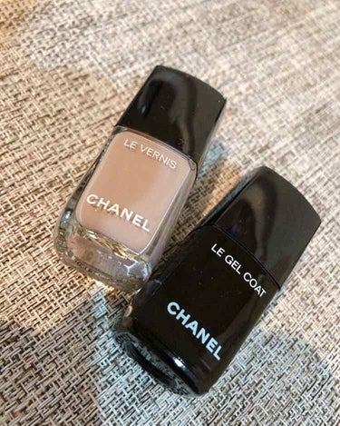 大好きなCHANELのネイル💅

グレージュを探していたところ、578ニュードーンという色に出会いました🖤

大人っぽく、手が綺麗に見える色でお気に入り☺️

入れ物も可愛いので使う度にテンションが上が