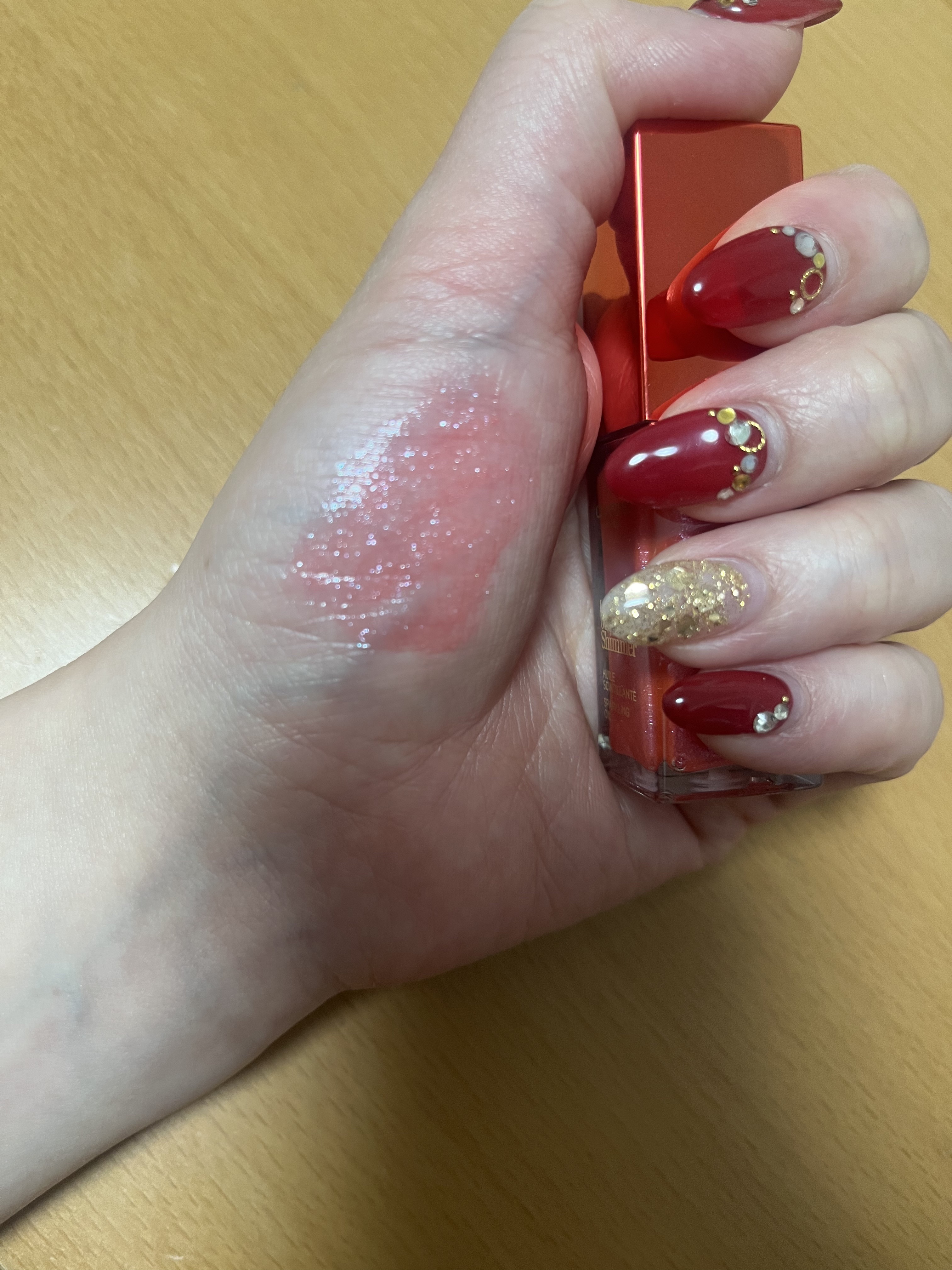 コンフォート リップオイル シマー 06 ポップコーラル/CLARINS/リップグロスを使ったクチコミ（3枚目）