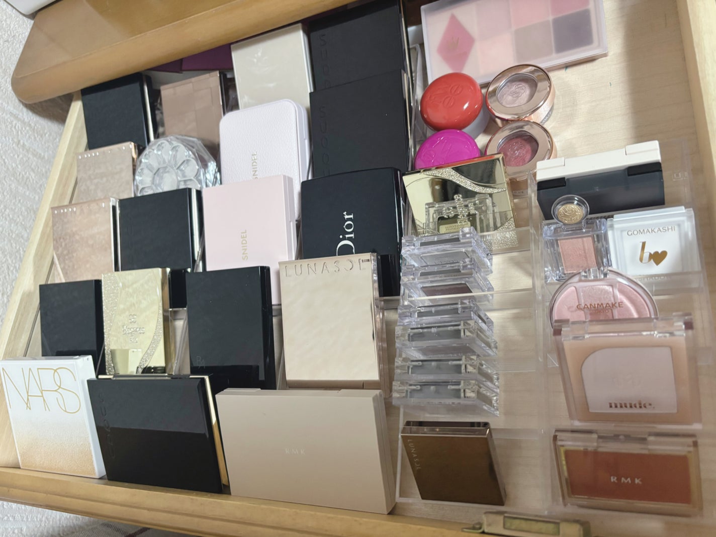 とおと on LIPS 「#コスメ収納コンテスト#コスメ収納コスメ収納はまだまだ模索中だ..」(4枚目)
