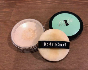 シルキーウェアルースパウダー/Body&Soul COSMETICS/ルースパウダーを使ったクチコミ（1枚目）