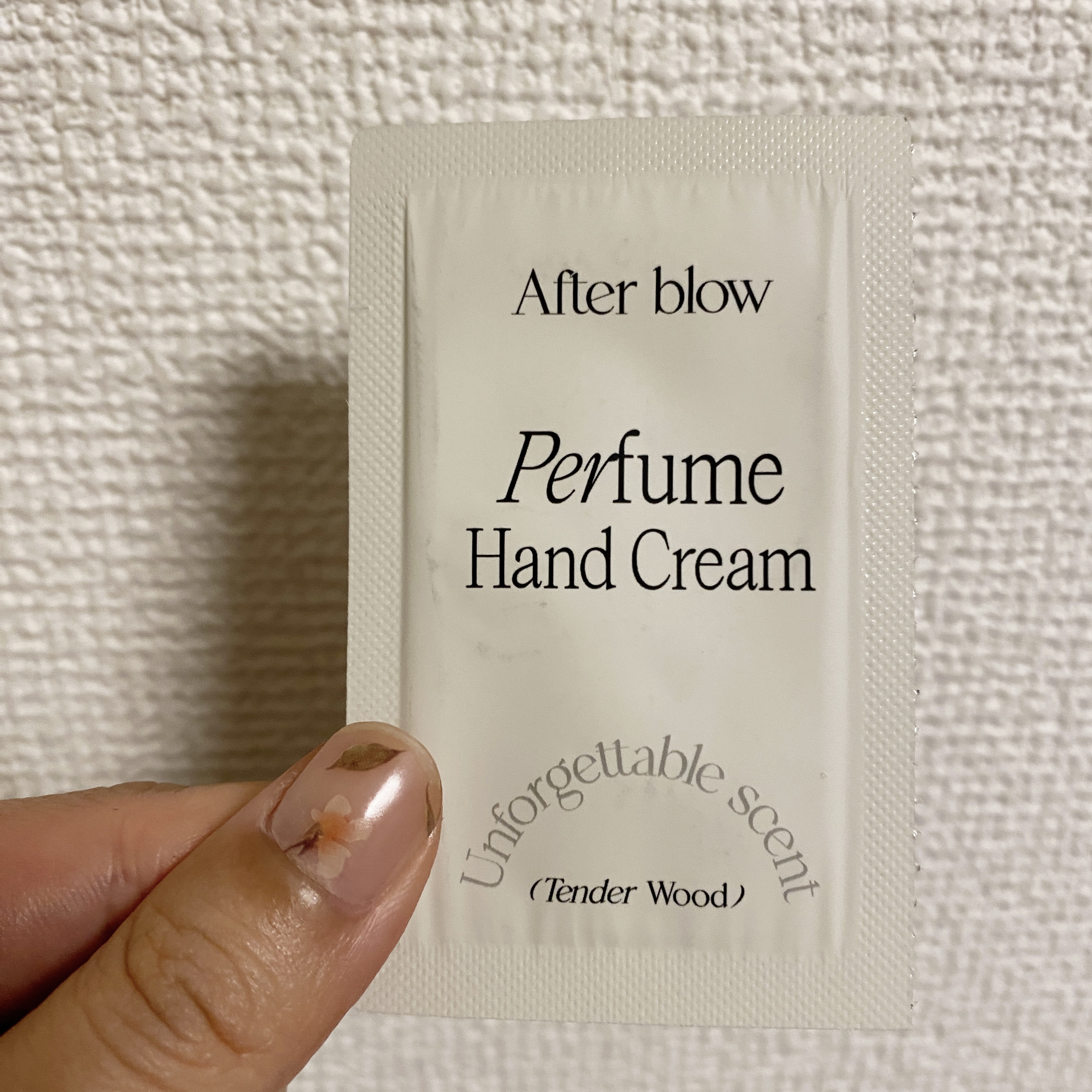  パフューム ハンドクリーム TENDER WOOD/After blow/ハンドクリームを使ったクチコミ（1枚目）