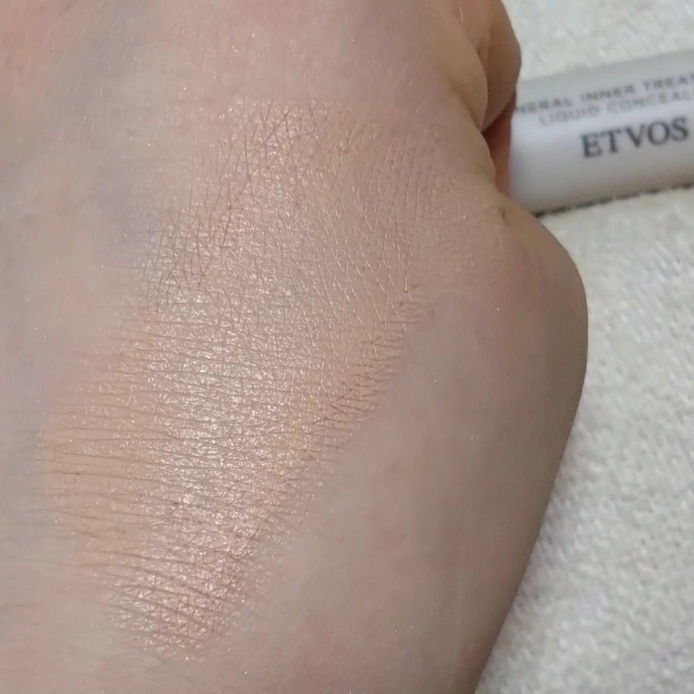 ミネラルインナートリートメントリキッドコンシーラー/エトヴォス/リキッドコンシーラーを使ったクチコミ(3枚目)