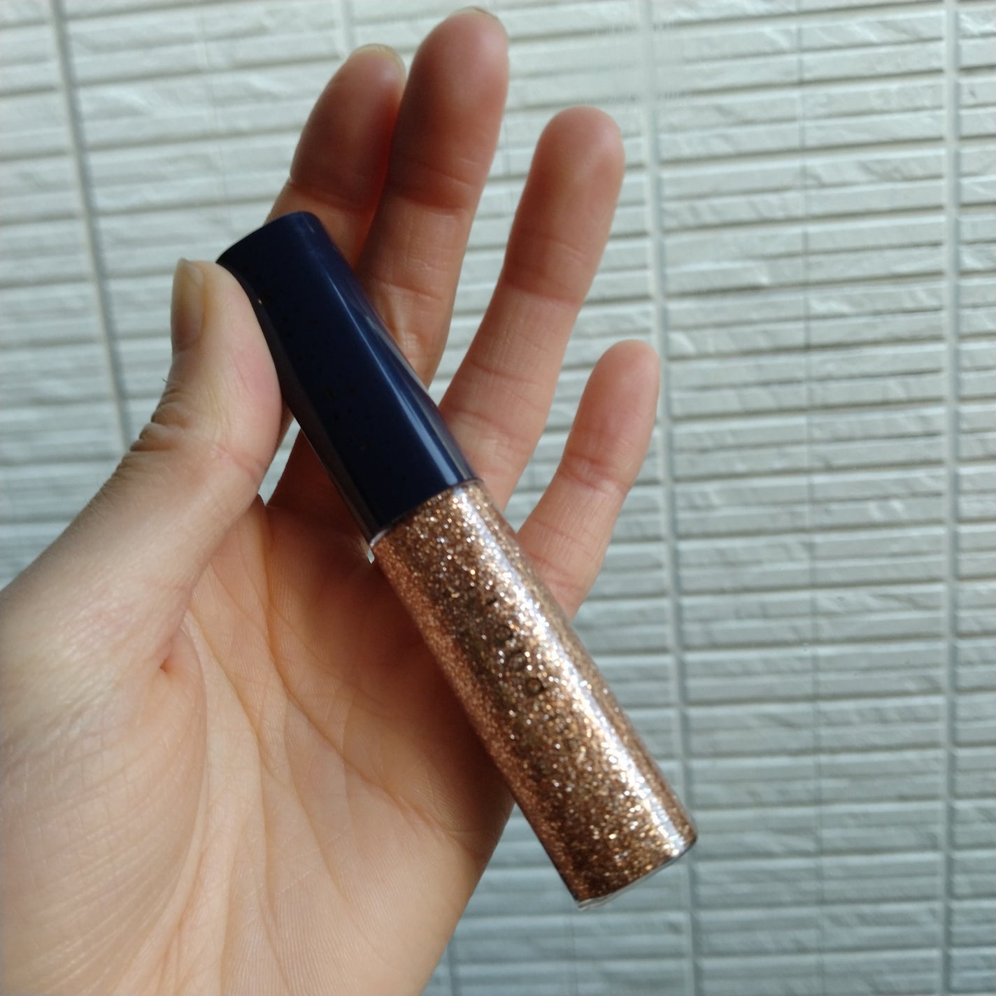 Y on LIPS 「これ、何円だと思いますか?実は…スリコなんです!涙袋です!けっ..」(2枚目)