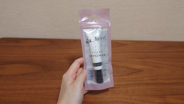 目元の皮膚は頬の3倍も薄くて、保水力のある角質層も薄いので乾燥しやすいそうです。

そう知ってアイクリームをもっと習慣化した方がいいなぁとあらためて思いました。

今こちらのアイクリームを使っていて、グ