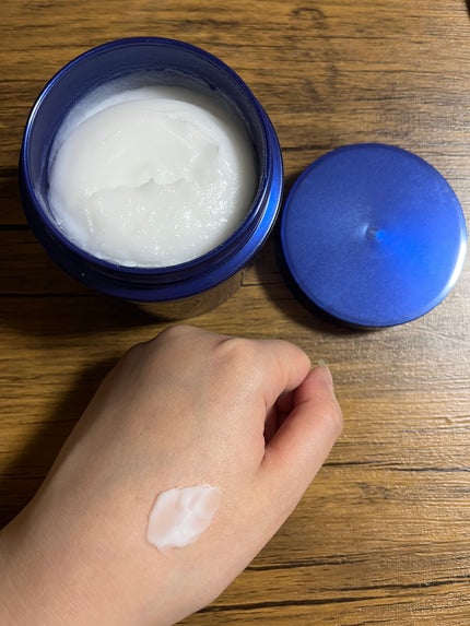 ニベア ロイヤルブルーボディクリーム うるおい密封ケア/ニベア/ボディクリームを使ったクチコミ(1枚目)